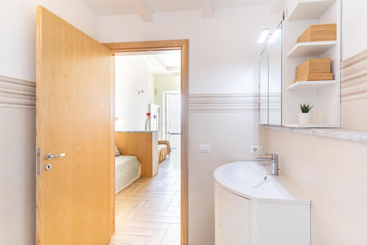 Giardini Naxos Lovely Flat In Front Of The Beach エクステリア 写真